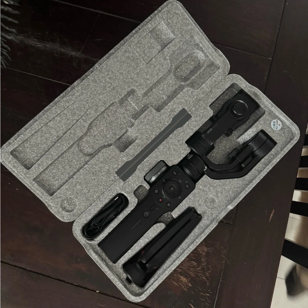 Smooth 4 Black Gimbal Stabilizer for Smartphones